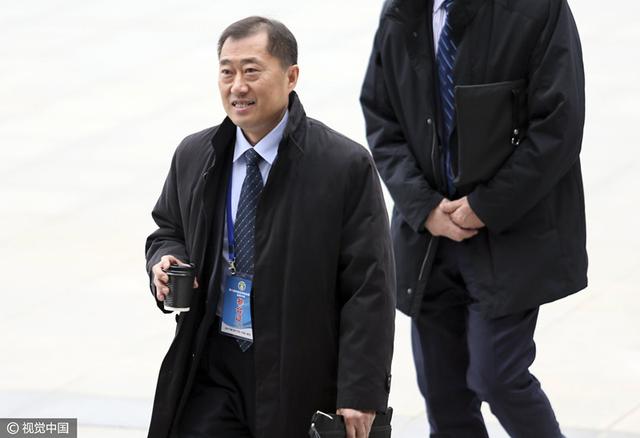 日前，卫诗新书《重生》的宣传照曝光，卫诗将过去毫无保留地作出分享，由如何迷失与跌倒，到怎样重 奔赴华如巴厘岛婚礼:奇隆诗诗甜蜜 周迅形单影只 2016-07-29 7月29日，吴奇隆与刘诗诗出发巴厘岛参加霍建华、林心如的婚礼，他们身着情侣白T清爽养眼，甜蜜“咬耳朵”情话不断，“若曦”紧跟“四爷”身后，小女人味十足。