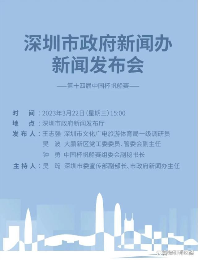 我们在酒店的一楼，欢迎大哥进组，他一进来以后，就感觉这是成龙，天啊，这个是真的这可是。