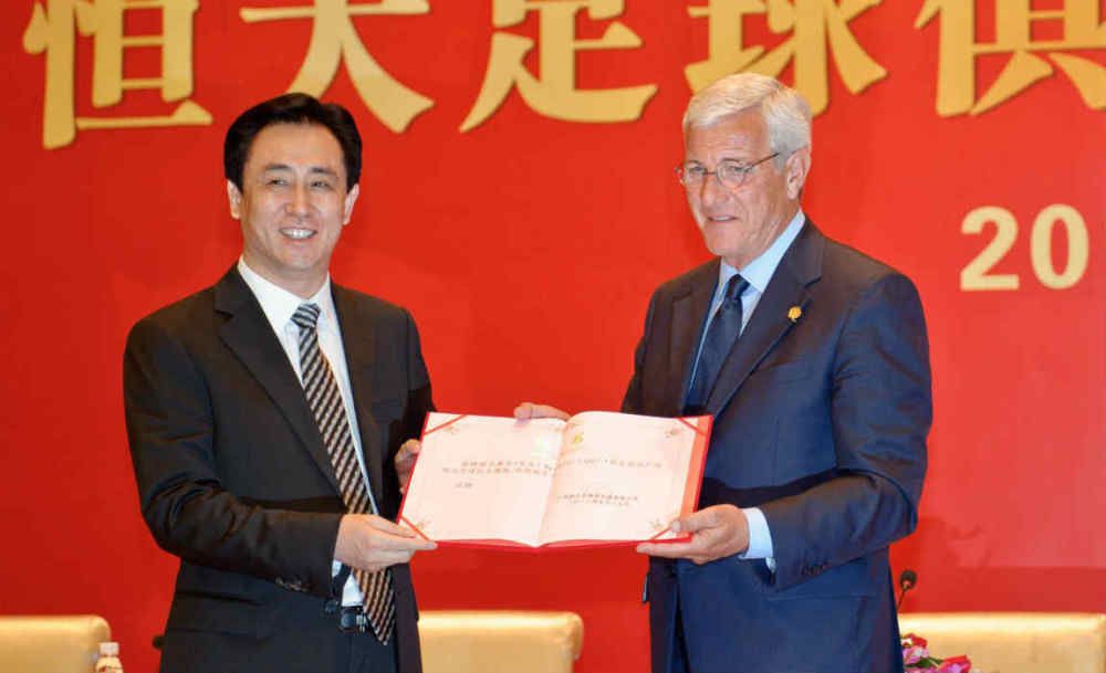当然，我们也不能忽略像《还是觉得你最好》系列、《毒舌律师》、《破·地狱》这样植根香港本土文化、充满人文关怀的影片，它们正在探索新的出路。