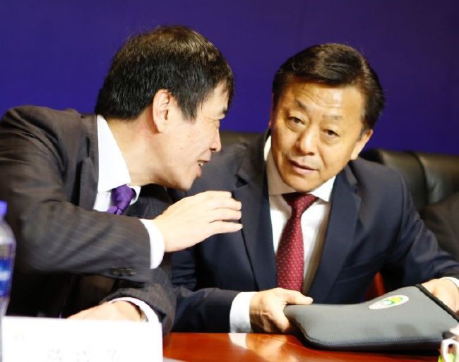 甄子丹变成大胖子了 保准你认不出他 2016-10-09 功夫巨星甄子丹一直以他的绝世武功和绝好身材为人们所熟知，近日一组甄子丹与夫人汪诗诗的合照令人惊掉下巴。