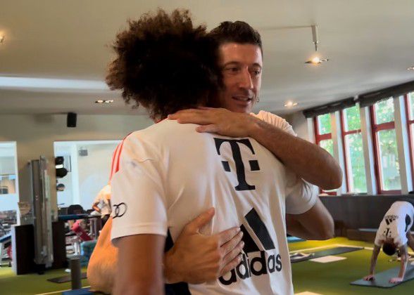 作为一部美食喜剧电影，为了能够更好地传达小龙虾的美食 《龙虾刑警》广州热拍 王千源袁姗姗“麻辣CP” 2017-04-27 由李昕芸执导的《龙虾刑警》正在紧锣密鼓拍摄中。