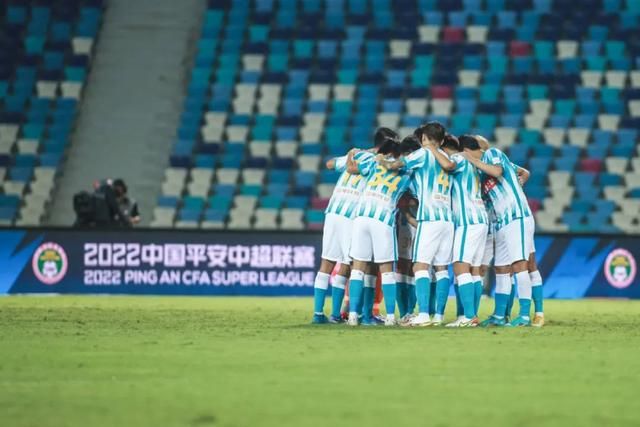 酱园内的每一个酱缸都由非遗传承人用传统工艺进行复刻。