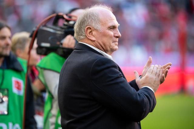当天，坎蒂丝身穿白色露肩紧身裙，曲线毕露；而利马则胸门 《独行侠》曝双雄海报 德普、汉莫变无厘头搭档 2013-05-07 日前由“加勒比海盗”系列三剑客——导演戈尔·维宾斯基、制片人杰瑞·布鲁克海默、主演约翰尼·德普再次联手打造的《独行侠》发布了最新剧照及海报，再次展示影片搞笑的无厘头风格。