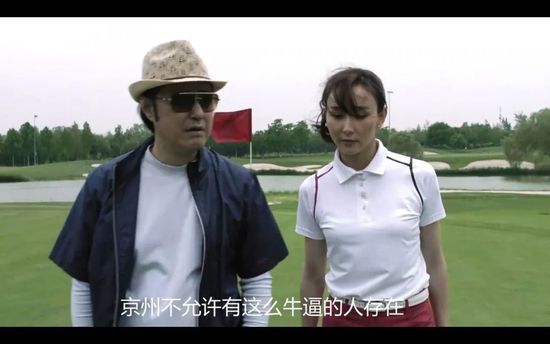 安吉丽娜·朱莉很多经典大片《古墓丽影》系列《急速60秒》《史密斯夫妇》《通缉令》和《特工绍特》都经过精心剪辑呈现在[电影网 皮特、朱莉夫妇携子现身机场 黑超遮面气场强大 2014-02-18 当地时间2月17日，洛杉矶，安吉丽娜·朱莉与布拉德·皮特夫妇从伦敦返回美国，两人和他们的儿子马多克斯现身机场，朱莉一袭黑衣黑超遮面，皮特则休闲装扮，两人气场强大，吸睛十足。