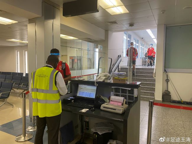 然而1月14日有消息称，李威卷入台北市“精舍杀人案”，被警方约谈。