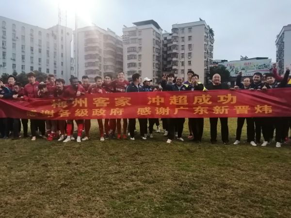 冯绍峰力挺冯德伦新片 因胸椎骨折遗憾错过拍摄 2017-08-08 由冯德伦执导的最新电影作品《侠盗联盟》即将公映。