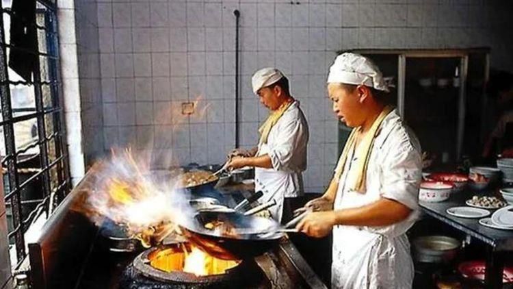 《怒火·重案》单日票房3132万，环比上涨70%，蝉联单日榜冠军，累计票房突破9亿元。