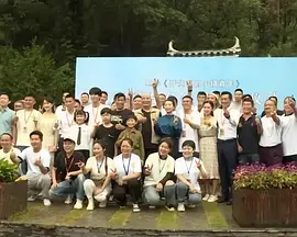 而另一对夫妻则由奥斯卡·伊萨克、凯 《异形：夺命舰》曝海报 宇宙怪物演绎复古科幻风 2024-07-31 近日，电影《异形：夺命舰》发布IMAX、4DX、杜比、CINEMARK XD等多款制式海报，复古科幻风下，异形成为绝对的焦点。