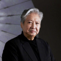 无论是资深从业者还是新生力量，都应有勇气直面行业在内容与生态层面的挑战，以全新理念探索电影创作与产业模式，共同开启中国电影新百年的历史篇章。