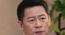 霍建华大片曝光 风衣西装切换自如诠释都市精英范 2017-03-29 近日，霍建华曝光了一组写真大片。